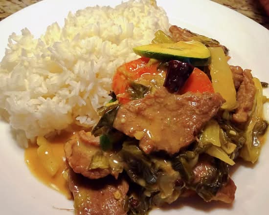 泡椒酸菜烩牛肉盖饭 Pickled Chili & Sauerkraut Braised Beef Rice Bowl